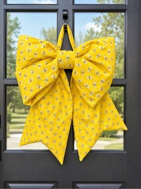 Cheerful Yellow Bee-Print Decorative Bow